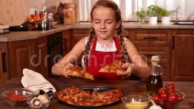 年轻女孩品尝家做披萨