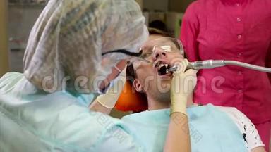 正骨桥治疗口腔护理病人的牙齿