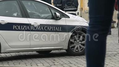 意大利警察保卫罗马市的公共秩序，值班警官