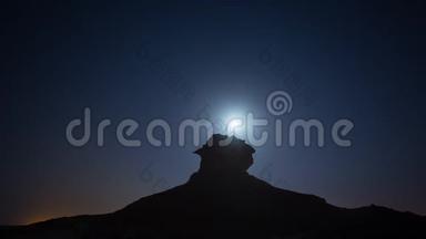 卡塔尔沙漠之夜月亮无水热沙超级月背后的石头