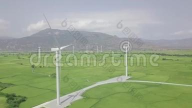 无人机视图<strong>风车</strong>电站.. 绿地上的空中景观风力<strong>发电</strong>机，用于<strong>发电</strong>风能。 现代