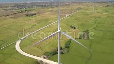 无人机视图<strong>风车</strong>电站.. 绿地上的空中景观风力<strong>发电</strong>机，用于<strong>发电</strong>风能。 现代