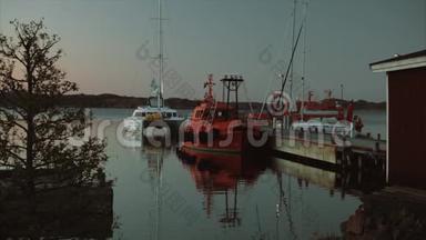旧北港的游艇和红船
