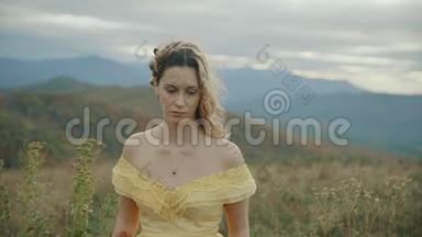 落在田纳西州和北卡罗莱纳州的马克斯·帕奇山阿巴拉契亚山脉上，一位身穿黄色礼服的年轻女子的肖像