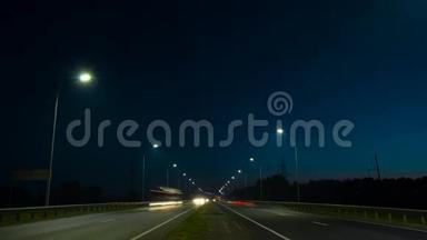 带LED操作灯的夜路近景