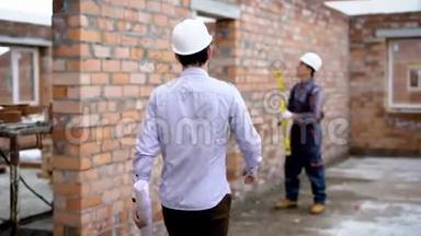 建筑墙体测量同建筑水平.. 建筑工人和工人