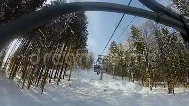 登山椅载人滑雪道，活跃冬季休息，旅游