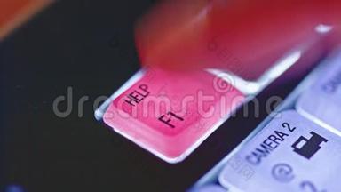 关闭手指，按下背光键盘上的红色帮助按钮