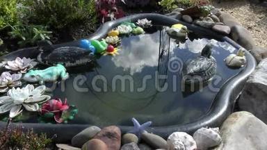 人工鸭子漂浮在人工池塘里