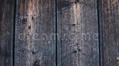 旧的从桌子或墙壁的时间板变暗，一个木制的复古背景。