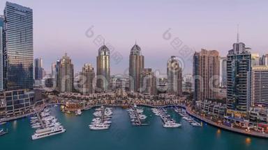迪拜码头摩天大楼一天到晚，港口有<strong>豪华游艇</strong>和码头长廊