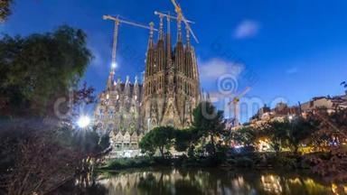 Sagrada Familia，西班牙巴塞罗那的一个大型教堂，每天晚上都要经过.