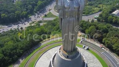 基辅市-乌克兰首都。 空中无人机飞行录像：祖国