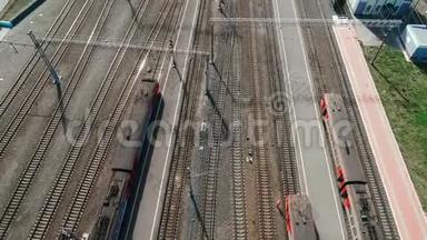 鸟瞰：与火车站和多种途径的大型铁路<strong>枢纽</strong>