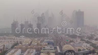 白天到夜间<strong>沙尘</strong>暴期间迪拜城市景观