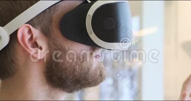 男子使用虚拟现实耳机室内4k，特写
