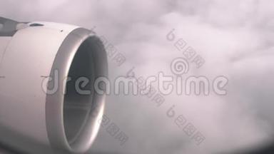在涡轮<strong>飞机上</strong>通过窗户观看飞行飞行湍流区发生事故的云层风险。 3840x2160
