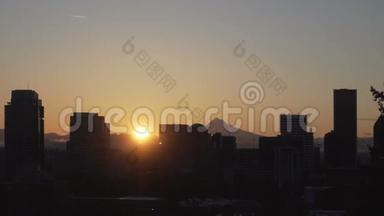 超高清晰度4k电影太阳升起在波特兰市中心或山。 冬天清晨