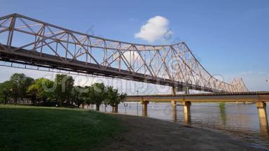 圣路易斯密西西比河上的<strong>马丁</strong>路德金桥