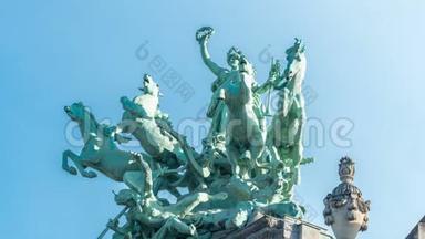 位于香榭丽舍大街时代广场上的雕像。 法国巴黎