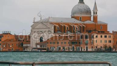 威尼斯，意大利，2017年9月7日：大<strong>运河</strong>，观赏世界著名的威尼斯<strong>运河</strong>，在那里有贡多拉斯和游客。