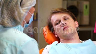 牙医告诉病人他需要把龋齿清理干净
