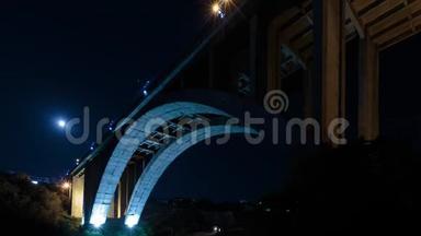 大赫拉兹丹桥埃里温，亚美尼亚<strong>延时视频</strong>.. 基辅岩大桥底景.. 穿过一座拱桥