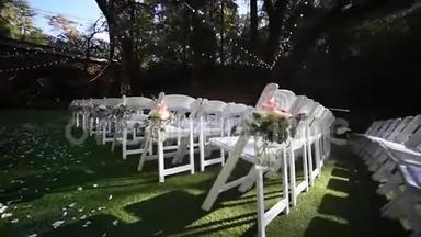 绿色公园自然婚礼。 婚礼装饰