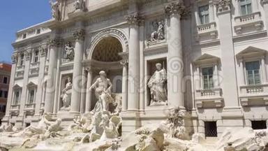 意大利罗马市中心的特雷维喷泉。 美丽的欧洲建筑