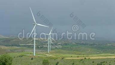 绿野中的风电场、旋转的风力涡轮机、替代能源