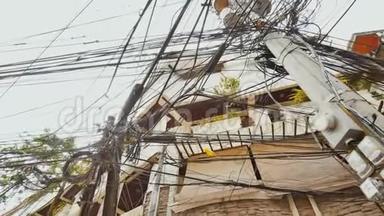 博拉凯市街道的<strong>电力线</strong>路。 菲律宾。