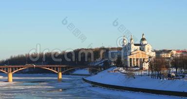 维捷布斯克，白俄罗斯。 冬景圣地大教堂，国家学术戏剧剧院<strong>命名</strong>为雅库布科拉斯