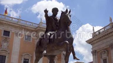 意大利罗马国会山上马背上的马库斯奥雷利乌斯皇帝铜像