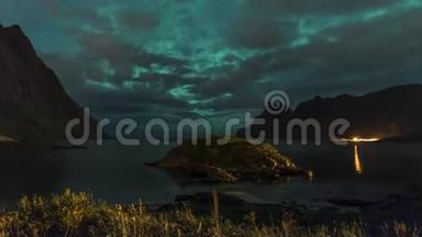 4k时间推移电影剪辑北极光在洛福顿群岛，挪威。 奥罗拉。 绿色北极光。 星空