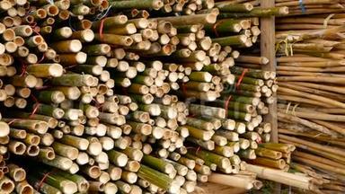 圆形交叉切片竹干束堆，准备用作亚洲<strong>建筑材料</strong>。 自然