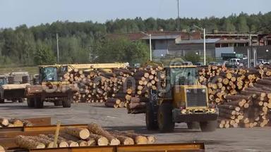锯木厂的工作过程，木材加工厂的<strong>重型机械</strong>，工厂的工作过程