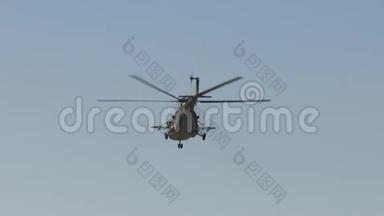 俄罗斯军MI24直升机在空中盘旋