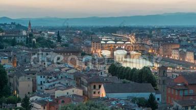 佛罗伦萨日落时从Piazzale Michelangelo出发的Ponte Vecchio的阿尔诺河<strong>白天</strong>到夜晚的<strong>景色</strong>