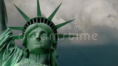 美国自由<strong>女神</strong>像在天空和云彩中