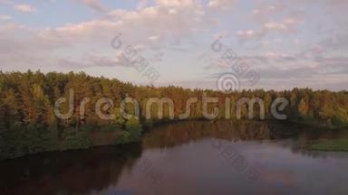 施特查河，白俄罗斯。 美丽惊人的欧洲白俄罗斯野生自然。 白俄罗斯核电管管