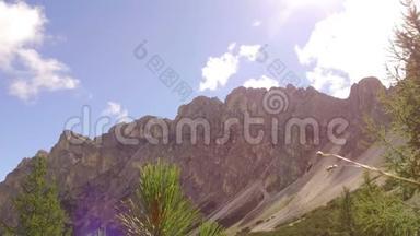 在多洛米蒂阿尔卑斯山的追踪镜头