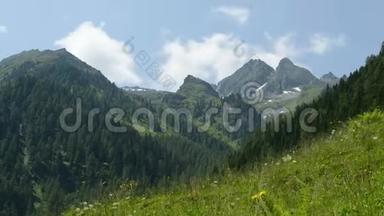 奥地利阿尔卑斯山脉西勒塔尔山峰的云景时间流逝