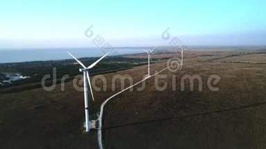 风力涡轮机。 可再生能源，可持续发展，环境友好的理念.. 从顶部看。 空中飞行。 医生