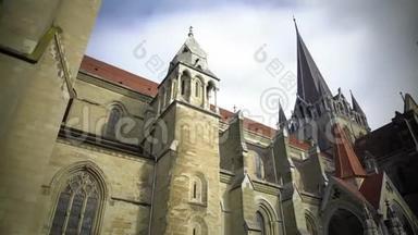 哥特式的美丽大教堂全景，古老的<strong>欧洲建筑</strong>
