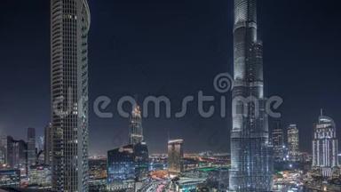 全景式的<strong>迪拜</strong>市区天际线景观，带有购物中心、喷泉和摩天大楼的空中<strong>夜景</strong>