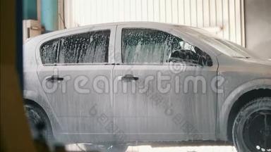 汽车清洗设施中的清洗泡沫