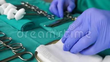 外科医生在手术室工作，双手带手套，手拿剪刀，带托隆达