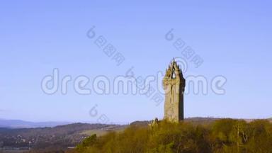 国家华莱士纪念碑是一座塔，矗立在克雷格修道院<strong>的</strong>肩膀上，山顶俯瞰苏格兰<strong>的</strong>斯特林