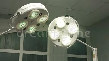 手术室手术室手术室手术室照明，使外科医生能在手术中看到良好的效果。