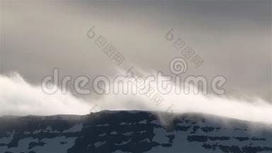 冰岛雪山上的云卷云舒